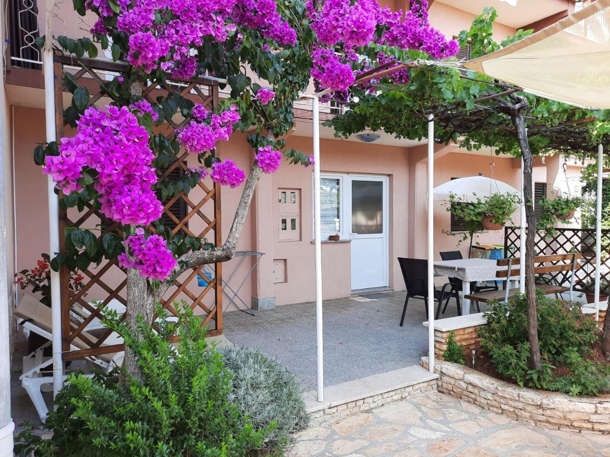 Apartment Nino In Pula Dış mekan fotoğraf